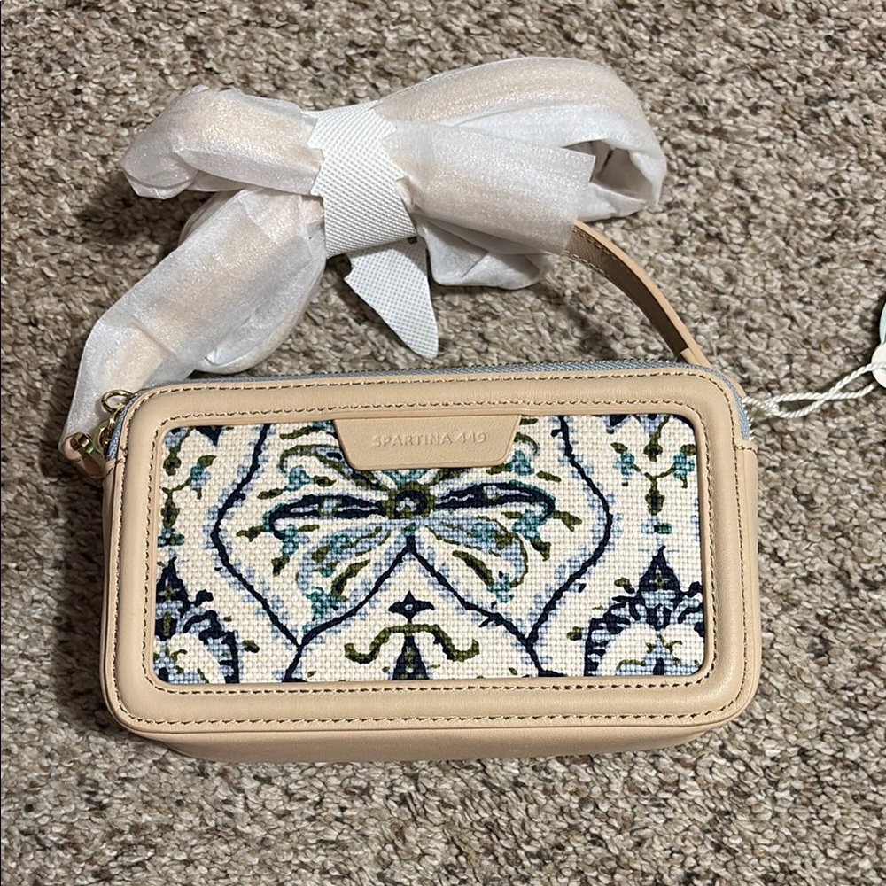 Spartina 449 Tan and Blue Purse with Embroidered Motif